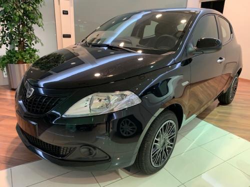 Lancia Ypsilon 1.0 Hybrid Oro (nero met.)